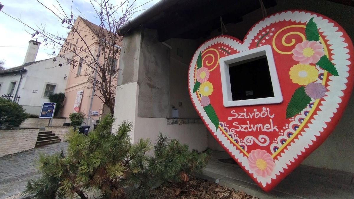 Mézeskalács szelfifal a veszprémi vár bejáratánál