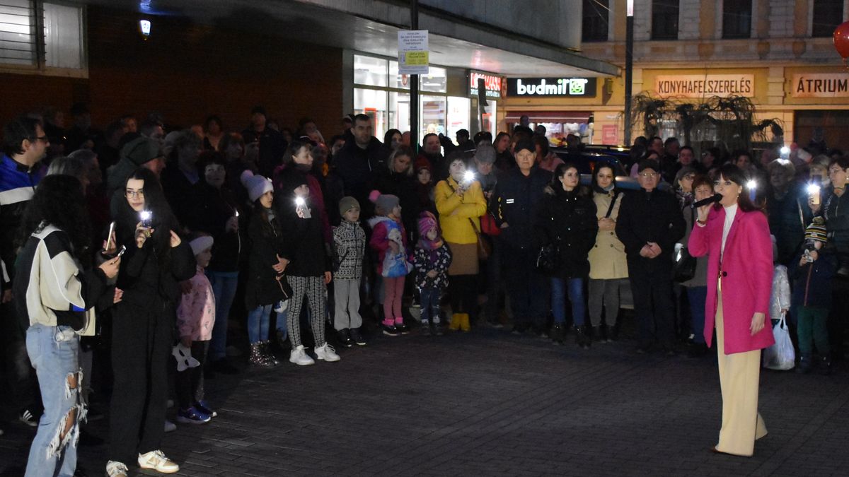 Fánkparti a pápai belvárosban