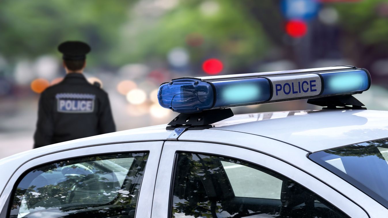 Képeslapot kapott a férj egy nőtől, akivel 60 évvel korábban randizott, a felesége majdnem megölte