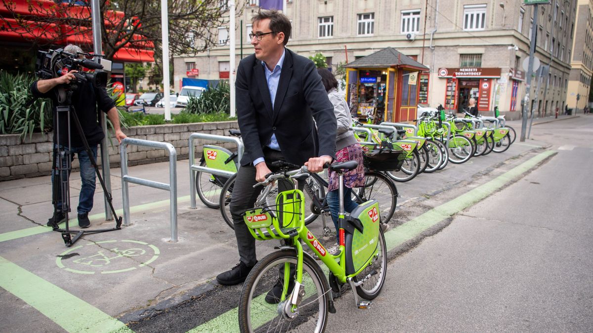 Karácsony nem száll le az autósokról: kerékpártárolókat építtetne a parkolóhelyekre