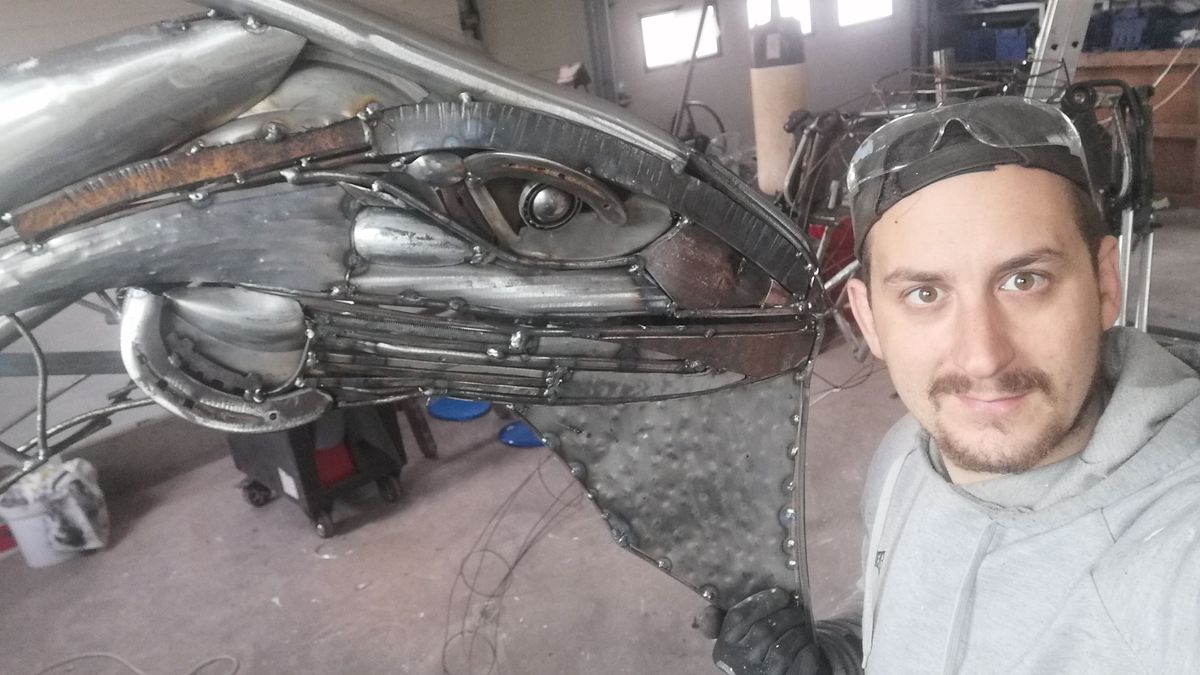 Egy elefánt épül az Avatár sárkánya mellett Cseszneken (videó)