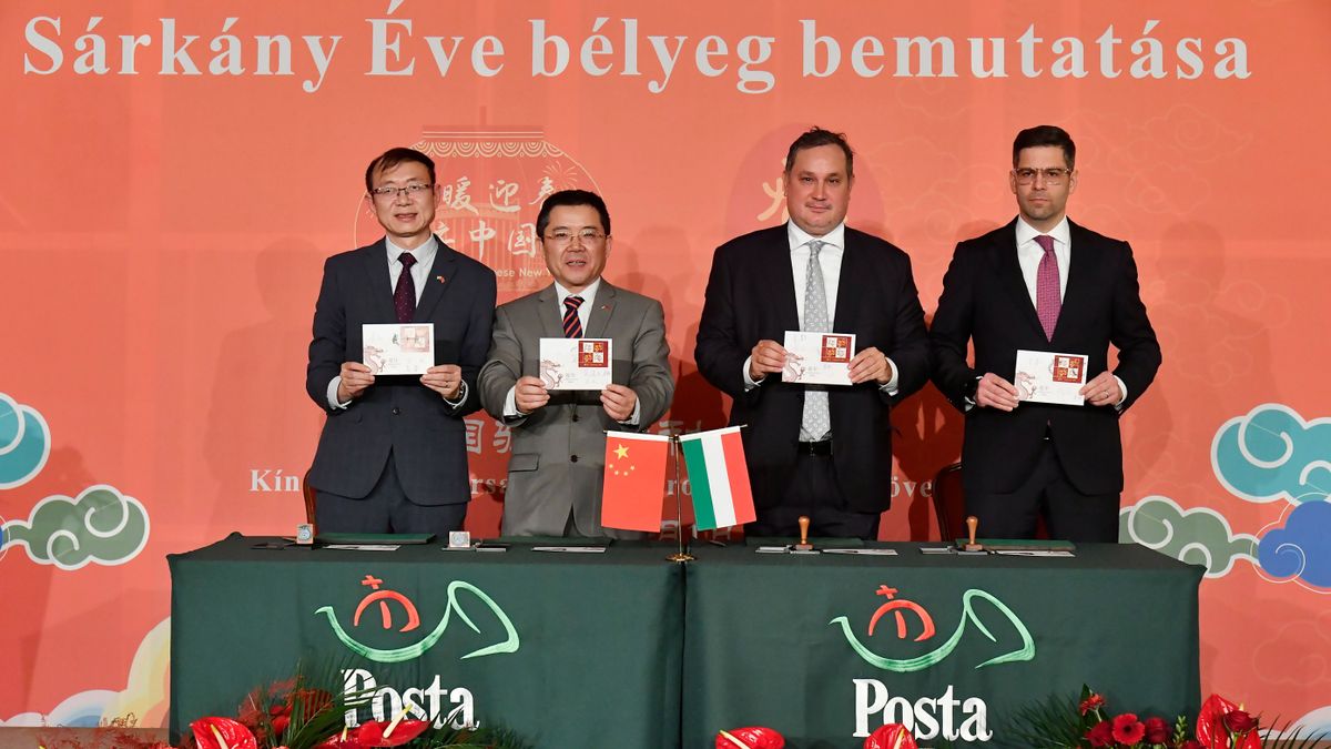 A Magyar Posta bélyeget bocsátott ki a Sárkány Éve alkalmából