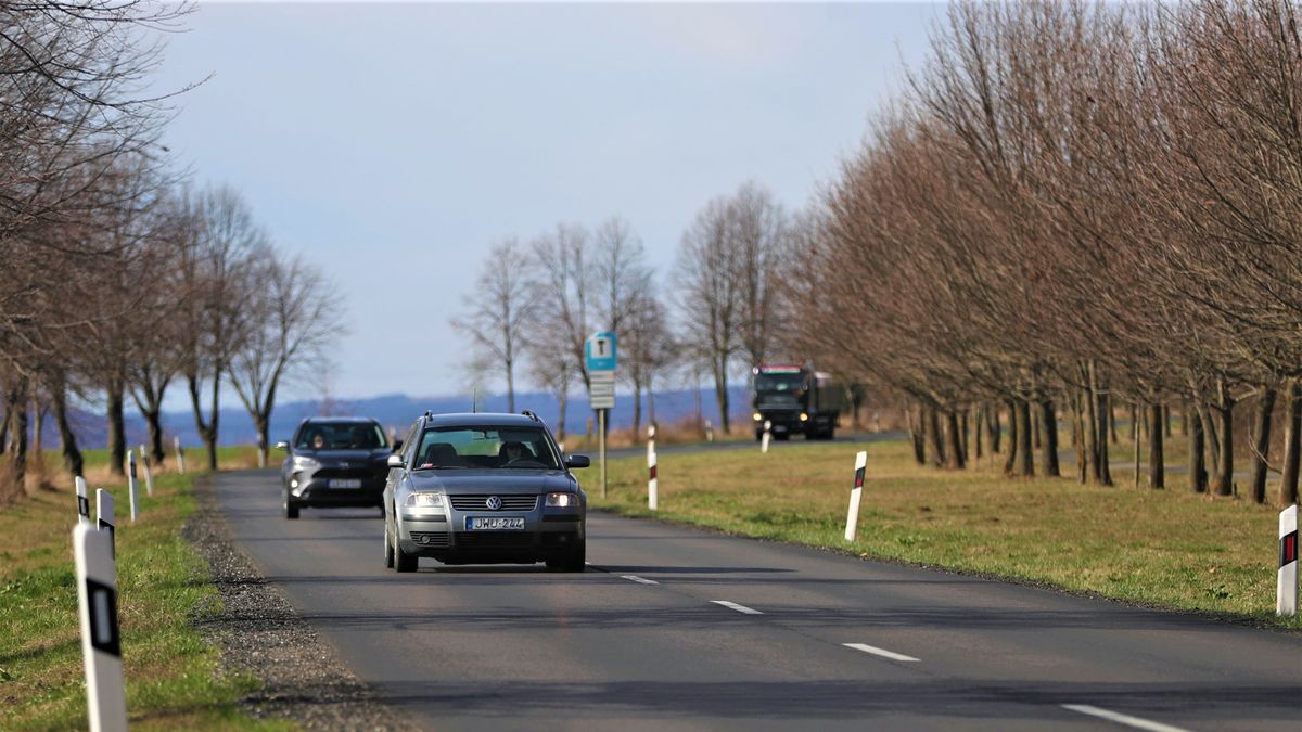 Hamarosan elkészül az optikai felfestés is a Veszprémet Balatonalmádival összekötő úton
