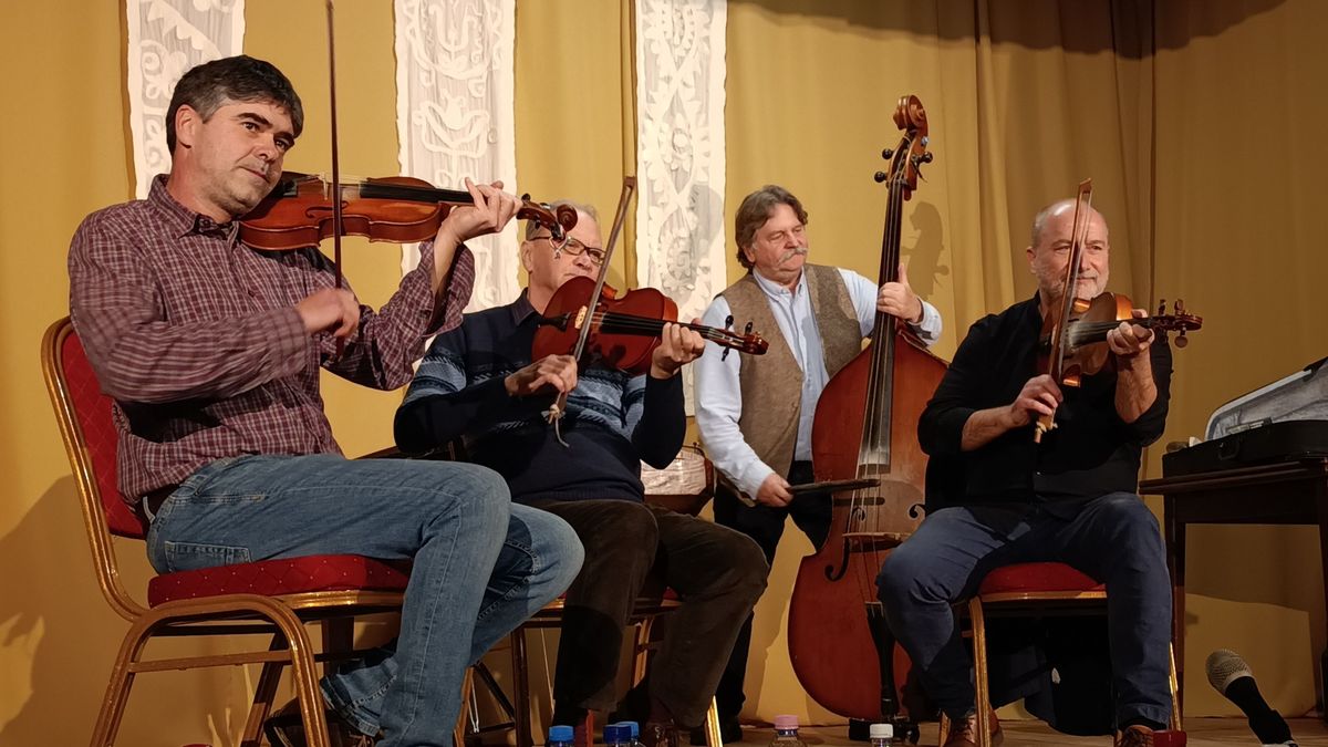 Újra kihajtottak a zenei gyökerek: koncert és táncház Szentgálon (videó)