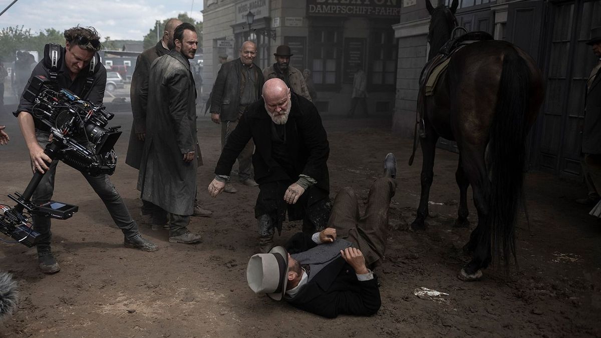 "Estére elhozom a fejét" – A Nemzetiben megsérült zirci színész a rosszfiú az új Petőfi-filmben (videó)