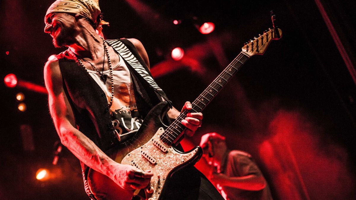 A világ egyik legkiválóbb slide gitárosa lép fel Veszprémben