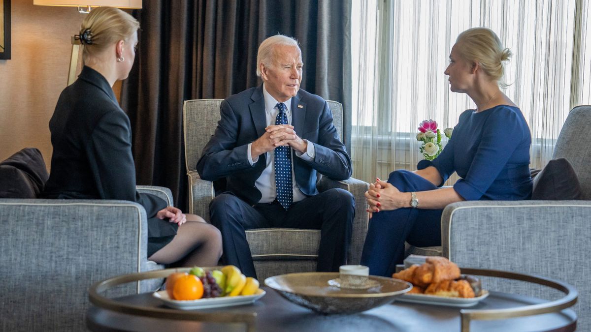Biden Alekszej Navalnij családjával találkozott – frissül
