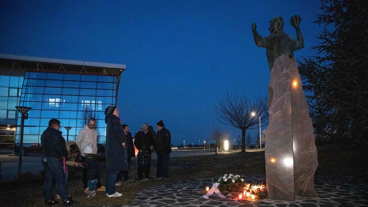 Csendes megemlékezést tartottak a veszprémi szurkolók