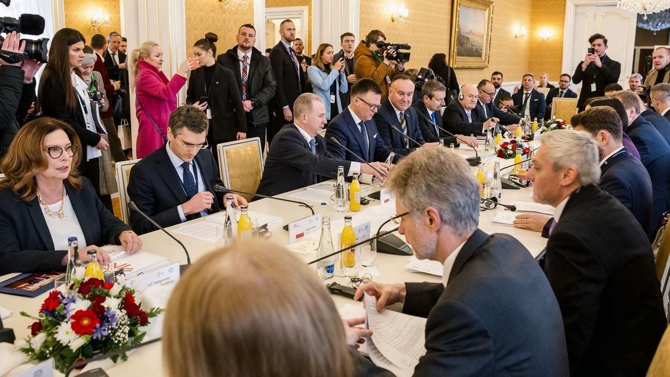 Hende Csaba: a visegrádi együttműködés parlamenti formájában is él