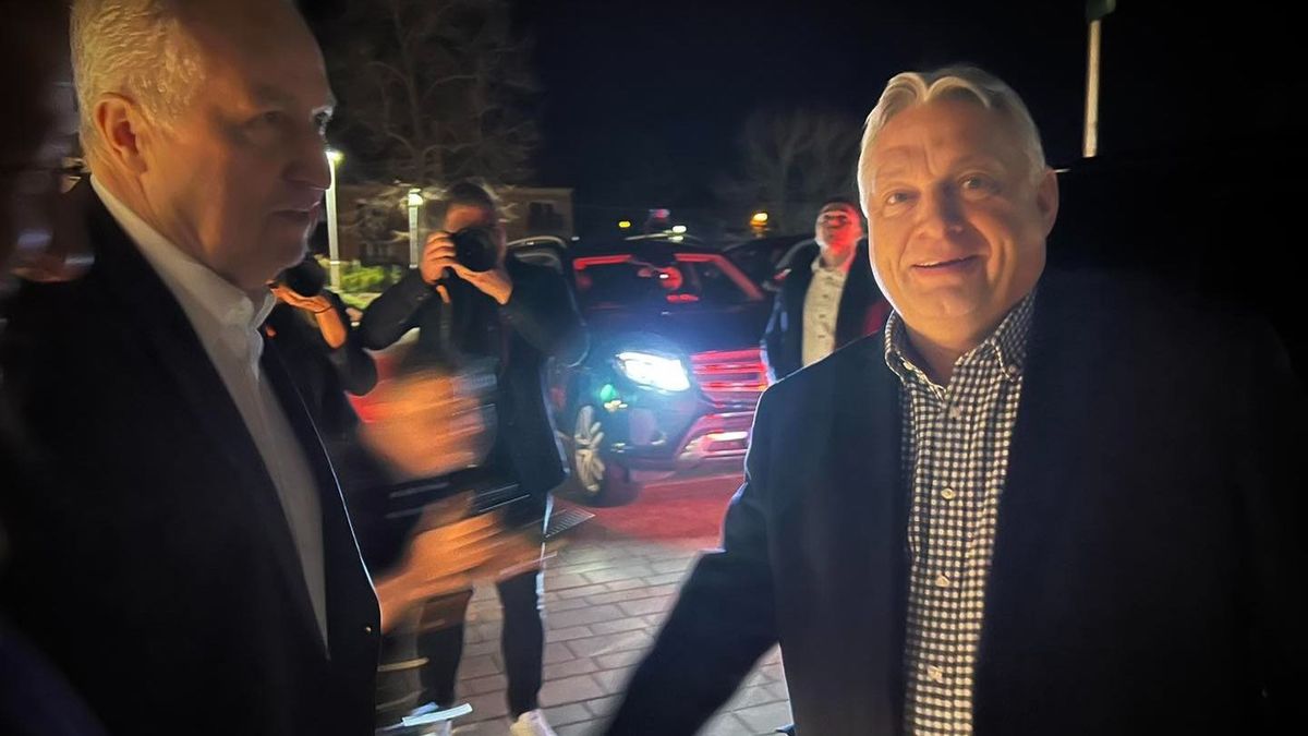 Orbán Viktor miniszterelnök Balatonalmádiba utazott
