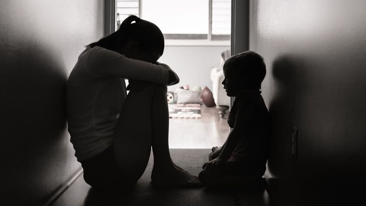Örökre eltiltották a magyar anyát a gyerekeitől, volt hogy napokig egyedül hagyta őket
