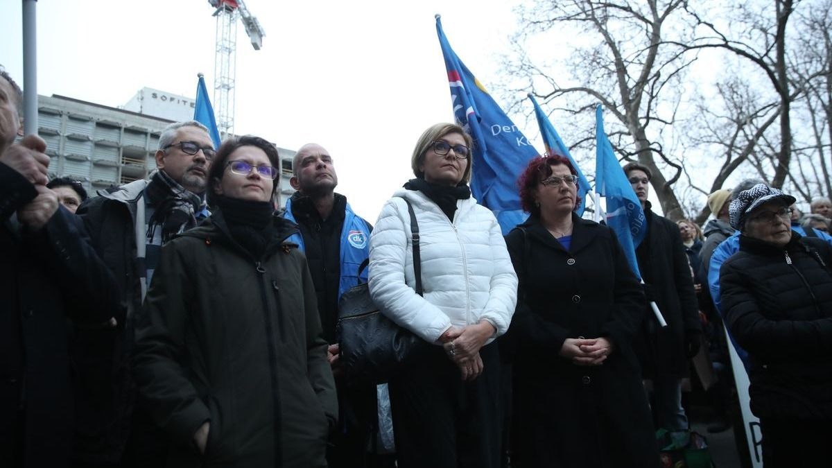 Tüntetéseket szervezett a baloldal, de nem mindig ennyire harcos, ha pedofíliáról van szó