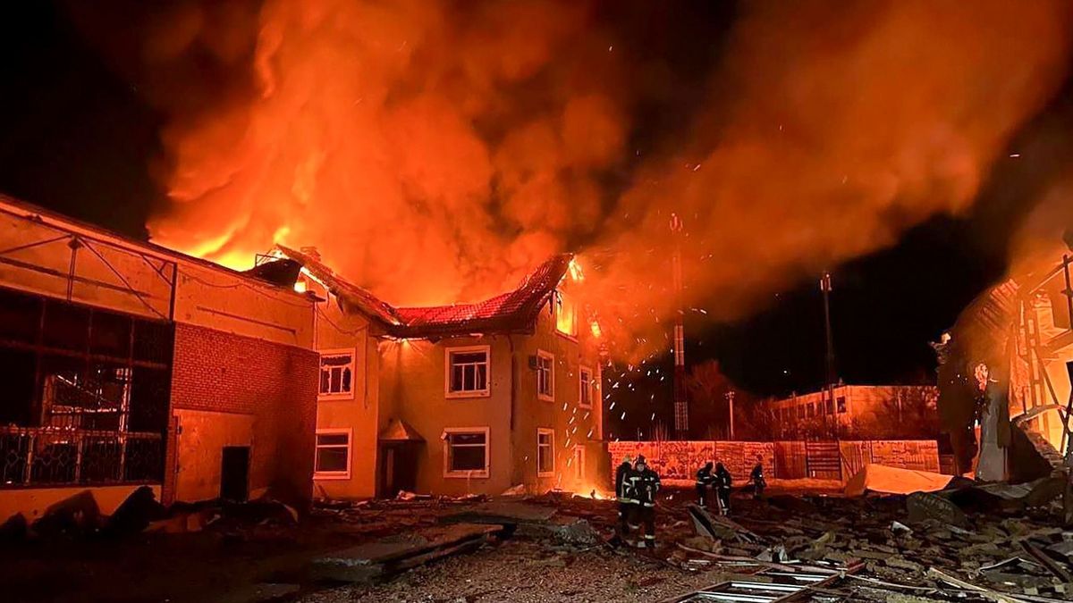 Ukrajna rakétacsapást mért egy krími repülőtérre, Oroszország ezt tagadja – frissül