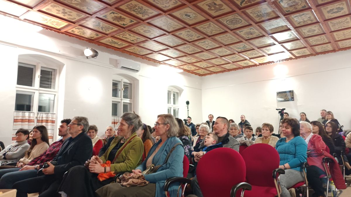 Helybeli alapanyagokból készült kazettás mennyezetet avattak Szentgálon (képgaléria)