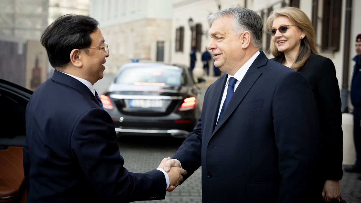 Orbán Viktor a BYD autógyártó vezetőivel tárgyalt