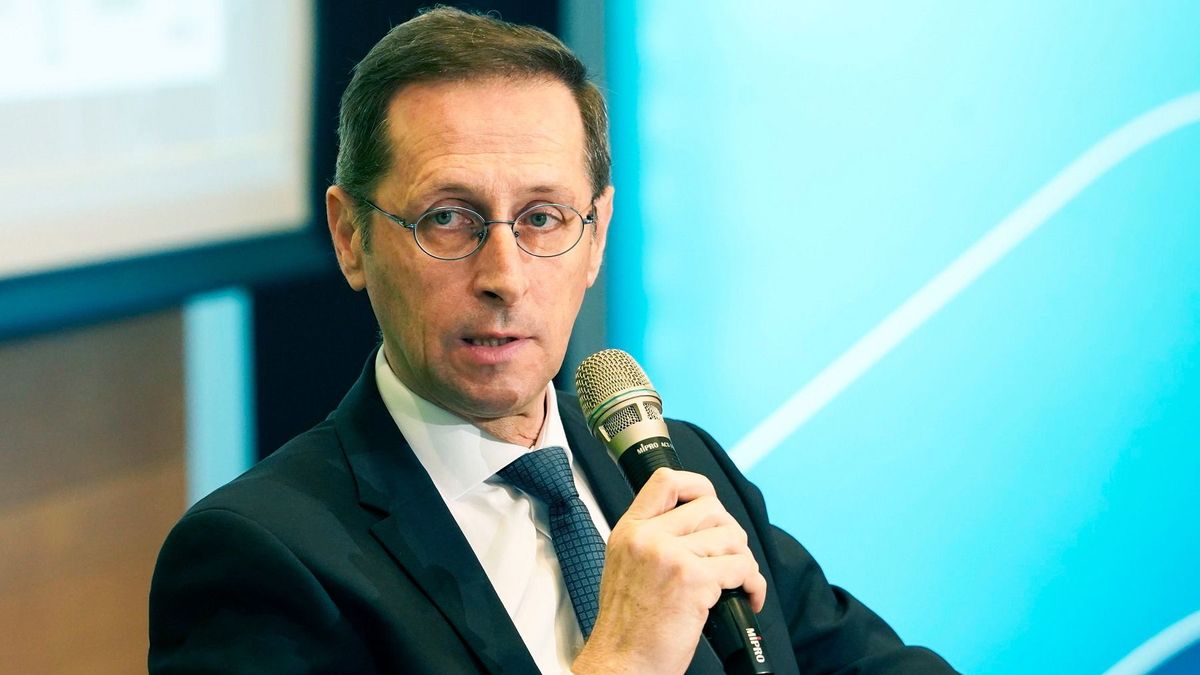 Varga Mihály: Brüsszelben változás kell!