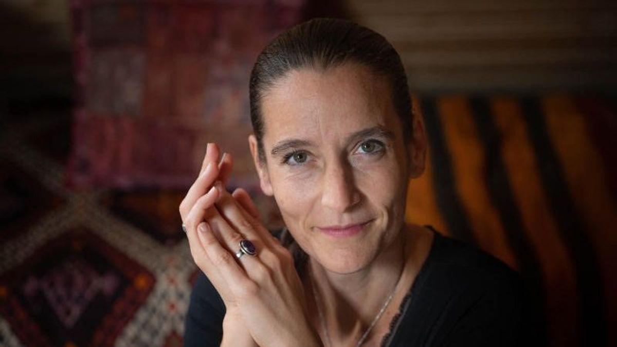 Navratil Andrea népdalénekes-mesemondó-biológussal beszélgettünk példaadásról, mesterekről, tudományról