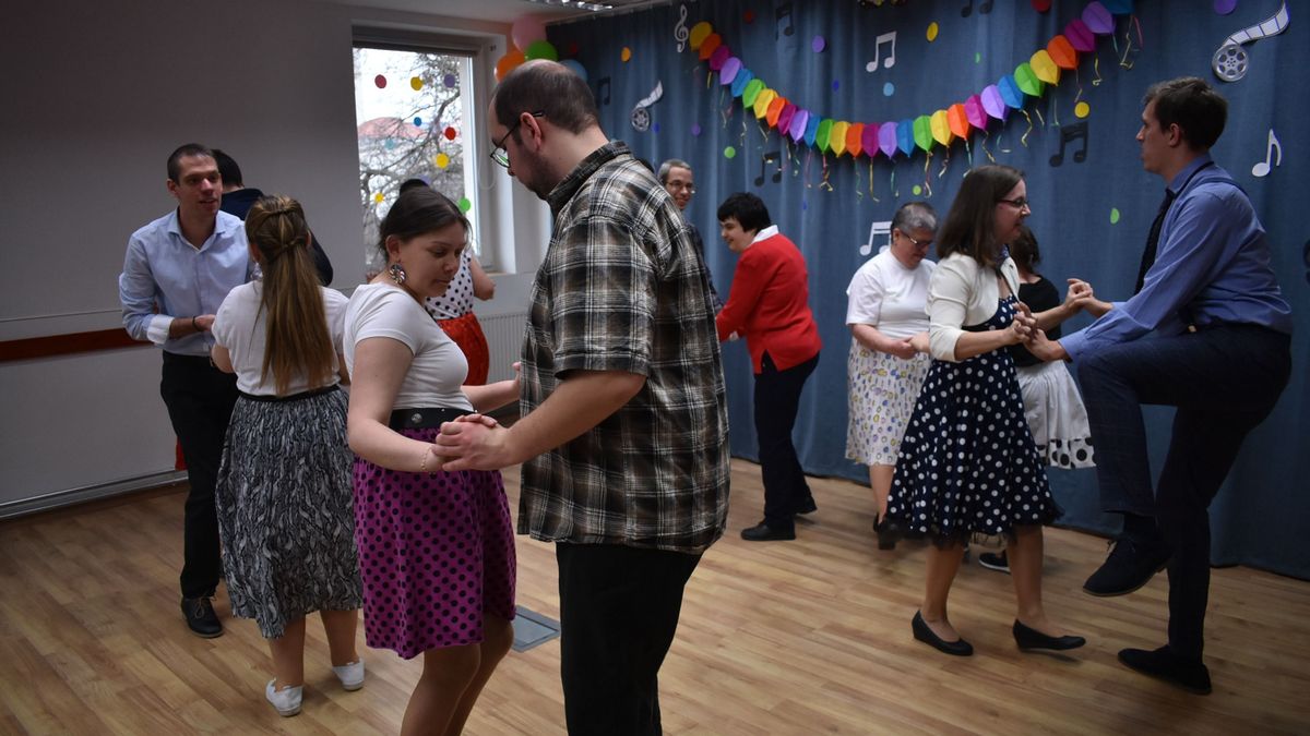 Farsangoltak a pápai Fogyatékosok Nappali Intézményében