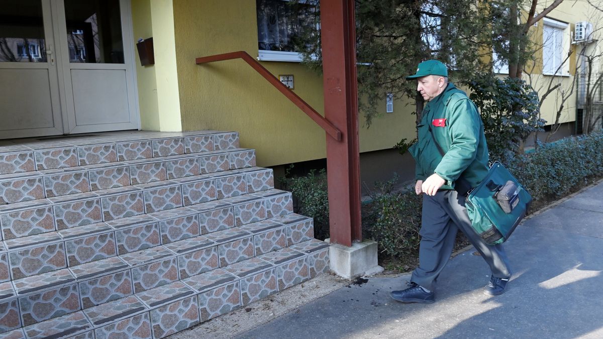 Ma kezdik kézbesíteni a dupla nyugdíjat