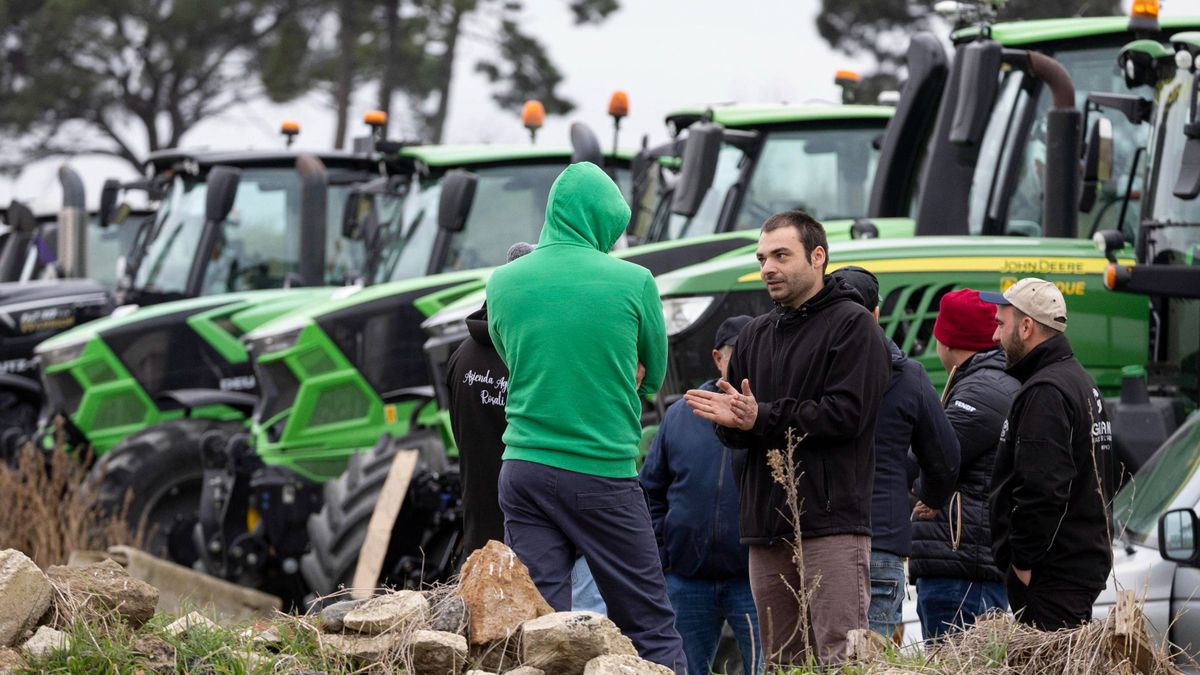 Tíz traktort engednek behajtani Rómába a hatóságok
