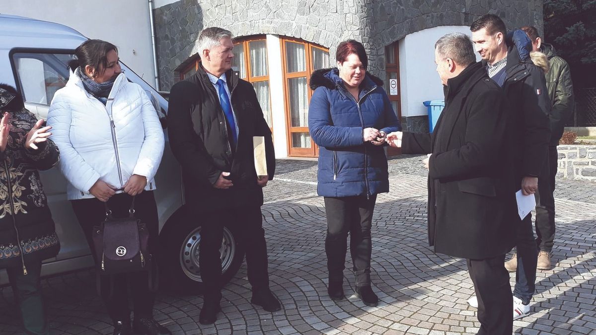 Új elektromos kisteherautót vett át a városüzemeltetést végző cég