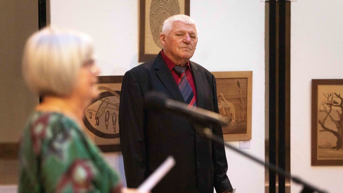 Tamaskovics György faintarzia-művész alkotásaiból nyílt kiállítás a Pannon Egyetem aulájában