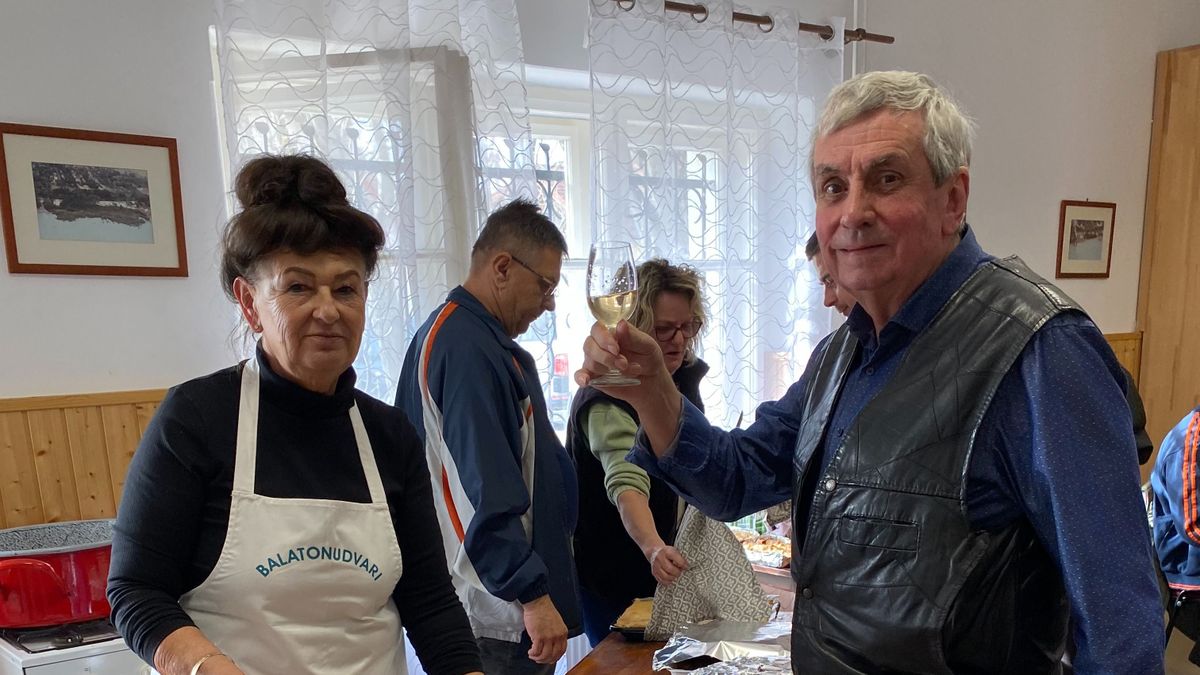 Összehozta a közösséget a disznótoros a Balatonnál