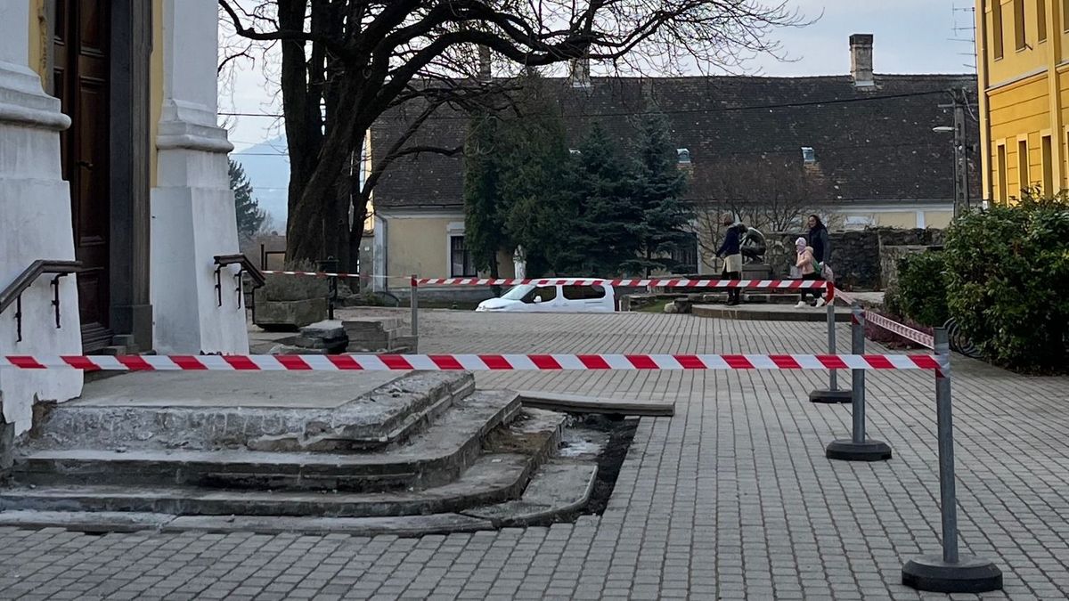 Felújítják a tapolcai templom lépcsőjét