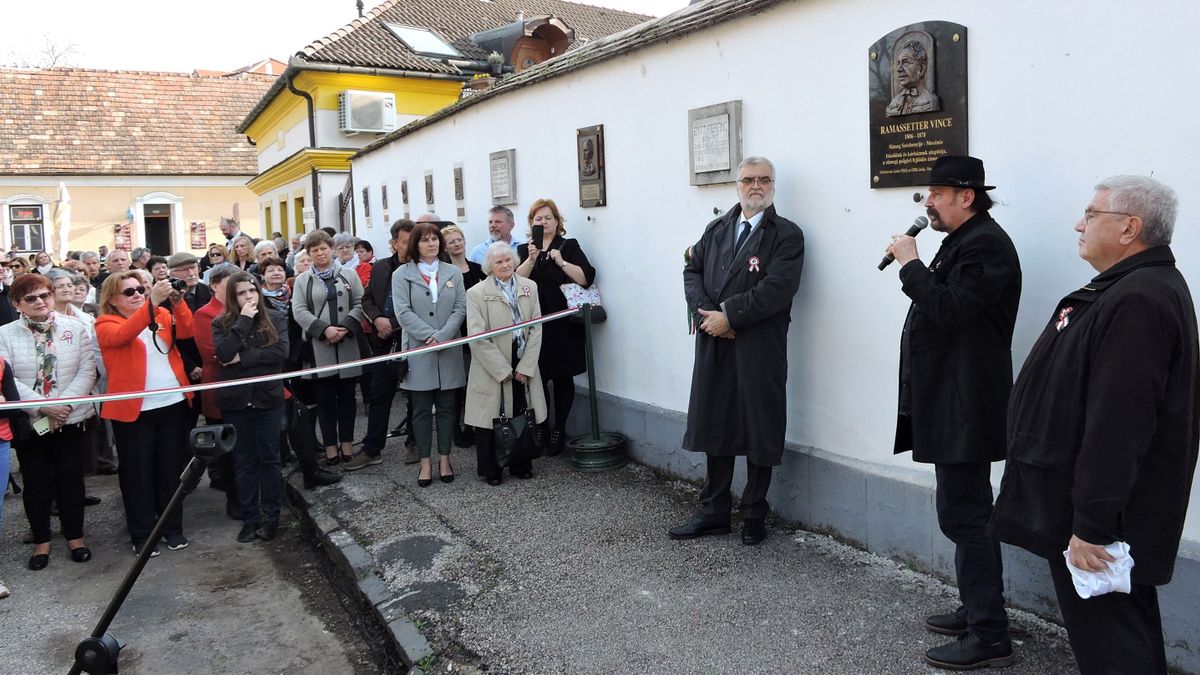 Ünnepi megemlékezés domborműavatással Sümegen