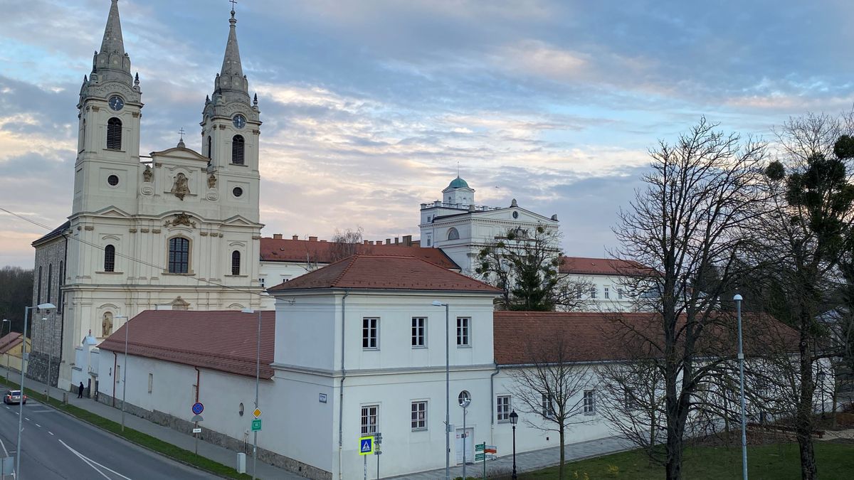 Zirci bazilika: a húsvéti szent három nap a Bakony fővárosában