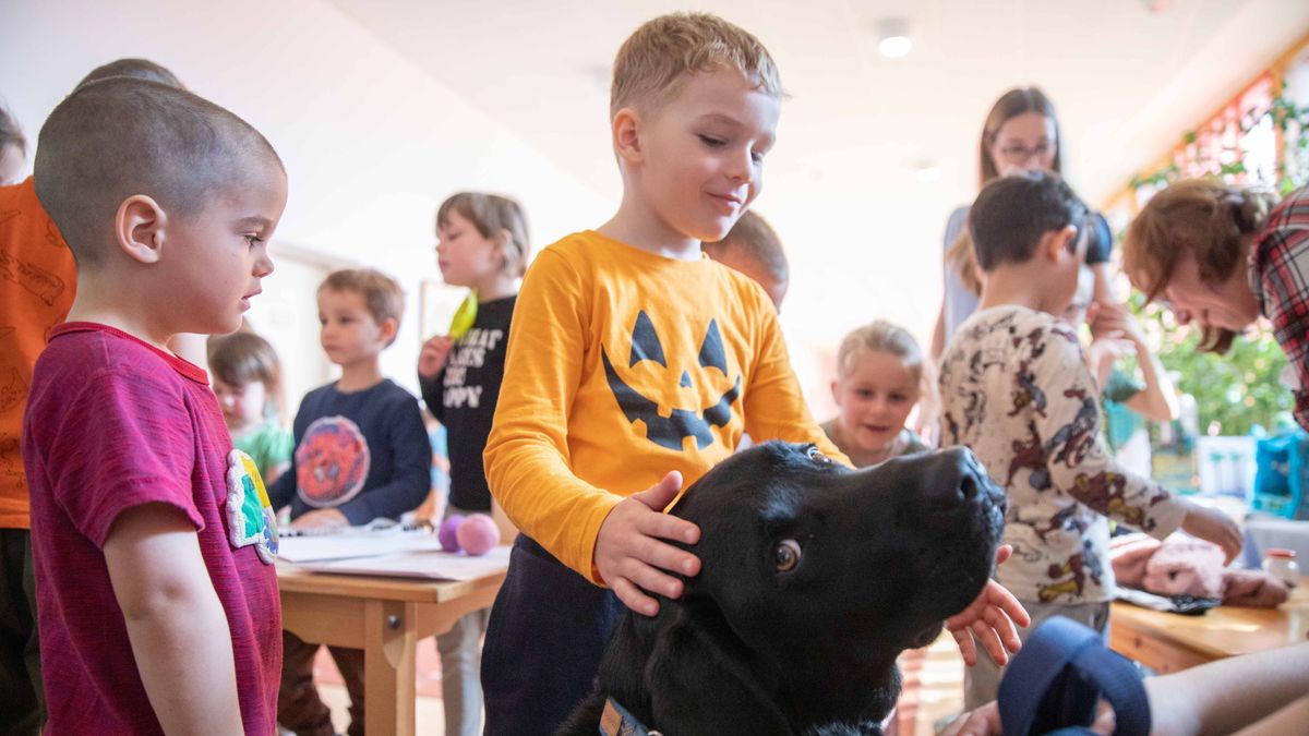 Óvodásokhoz látogattak el sérült emberek