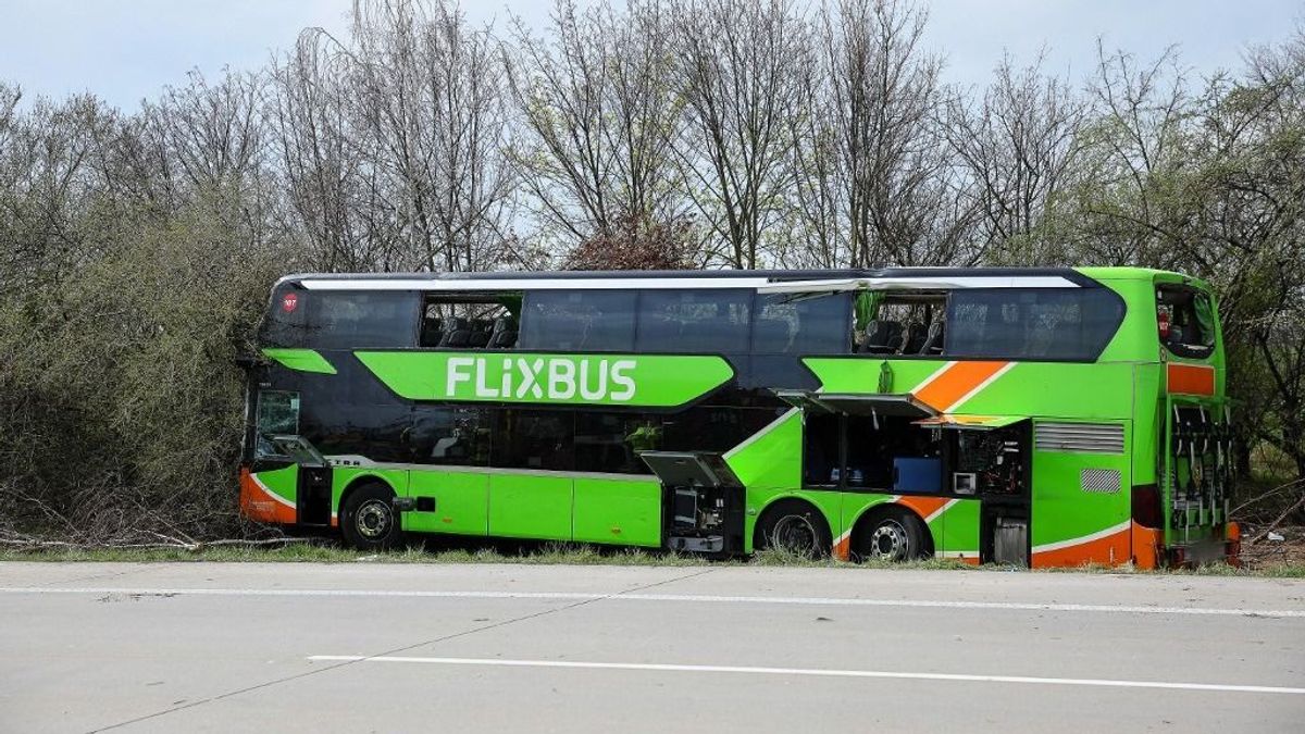 Többen meghaltak, amikor balesetet szenvedett a Flixbus egyik távolsági buszjárata Németországban
