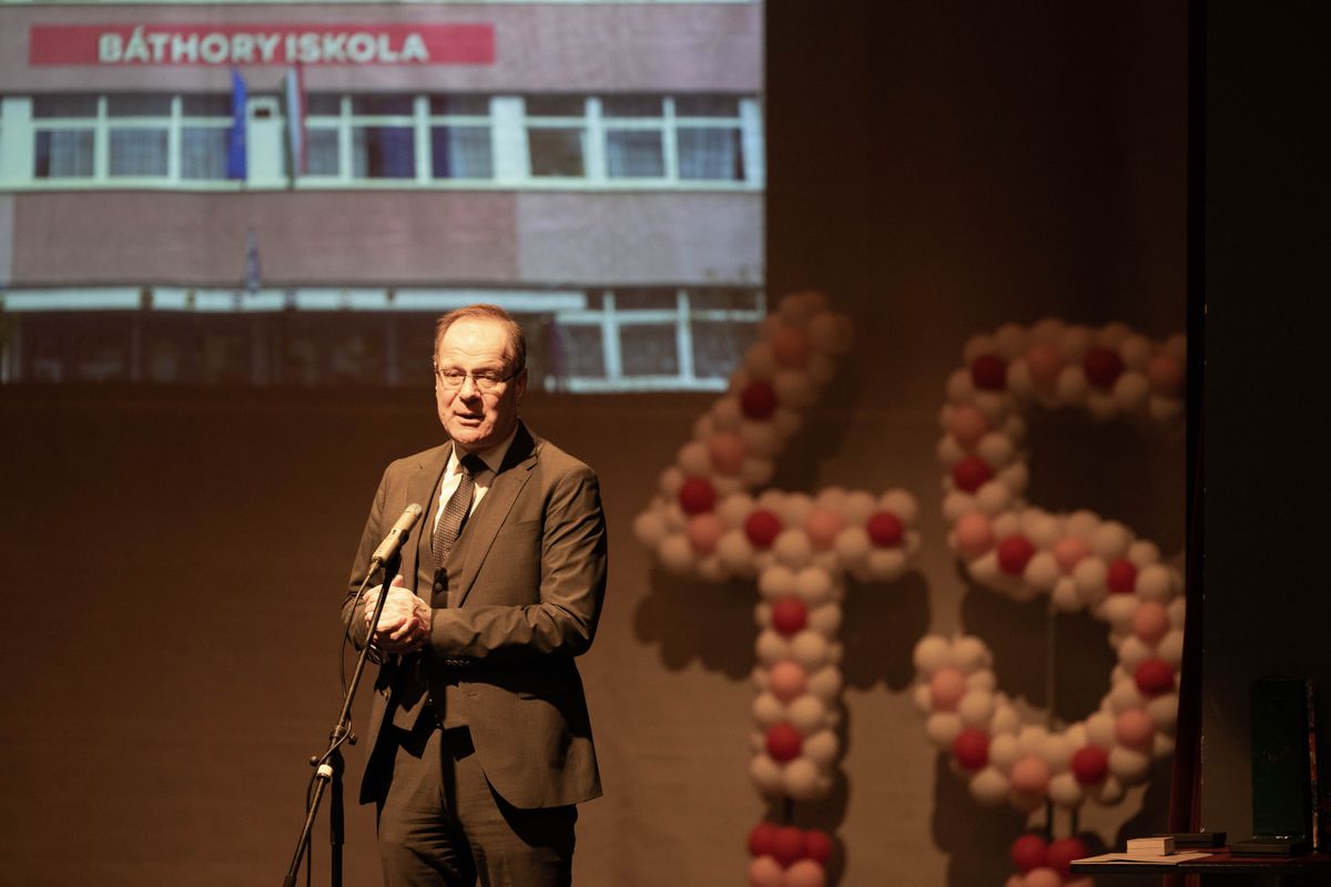 A Veszprémi Báthory István Sportiskolai Általános Iskola fennállásának 45. évfordulója alkalmából rendeztek jubileumi gálaestet csütörtökön 