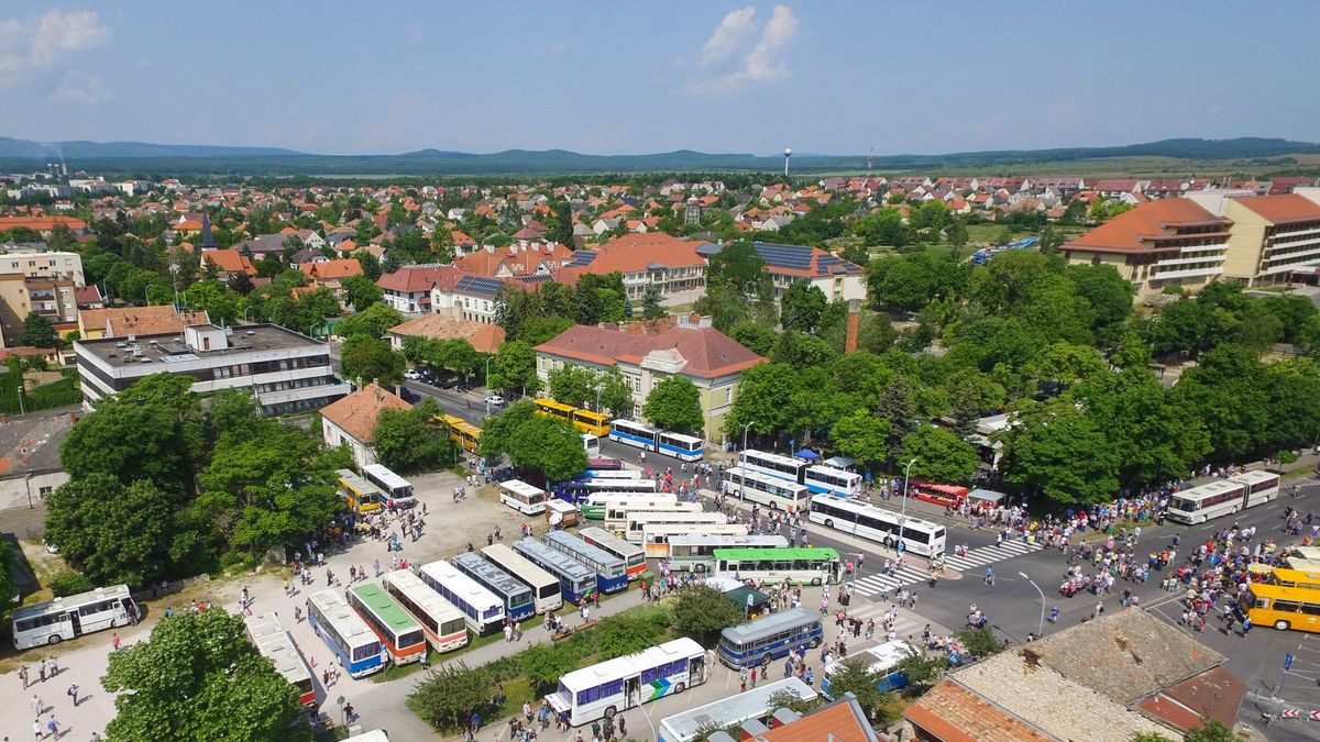 Tapolcán randiznak az Ikarusok