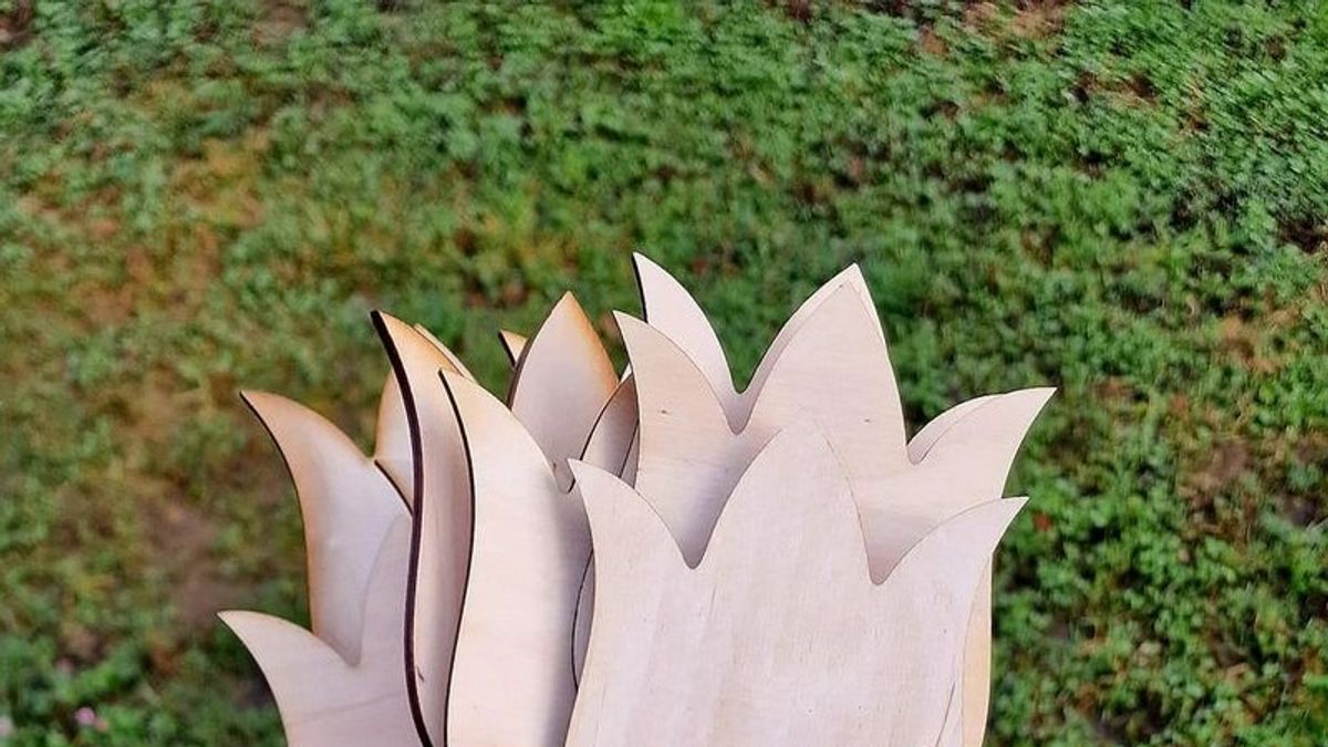 Ötszáz tulipán készül fából Tapolcán