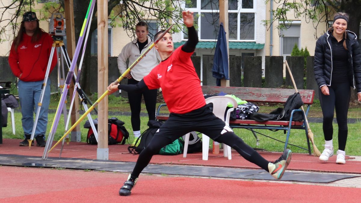 Gödöllőn kezdtek a veszprémi gerelyhajítók