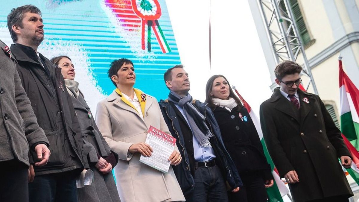 A dollárbaloldal az EU-pénzek felfüggesztéséért verseng