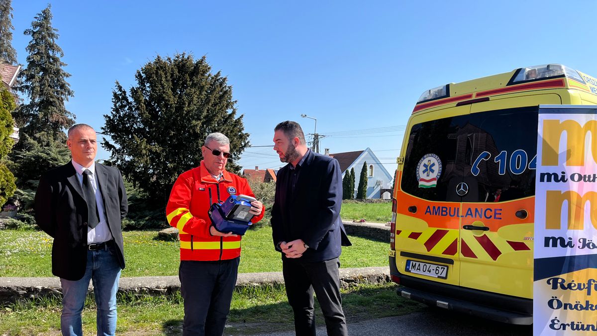 Összefogva szerelték fel a mentőautót Révfülöpön