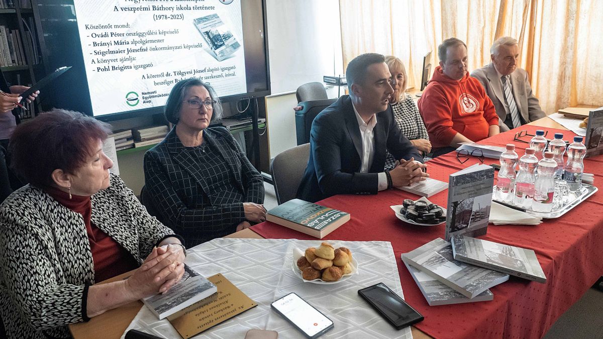 Könyv jelent meg a veszprémi Báthory-iskola történetéről