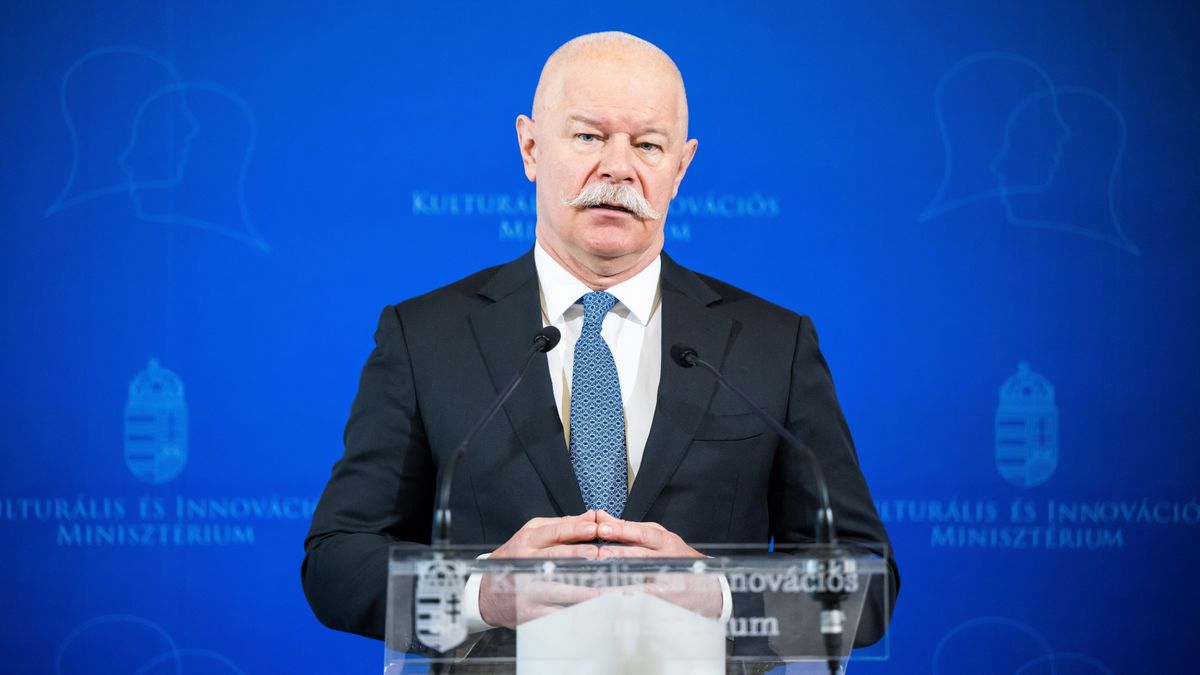 Állami kitüntetéseket, művészeti díjakat adott át a nemzeti ünnep alkalmával Csák János