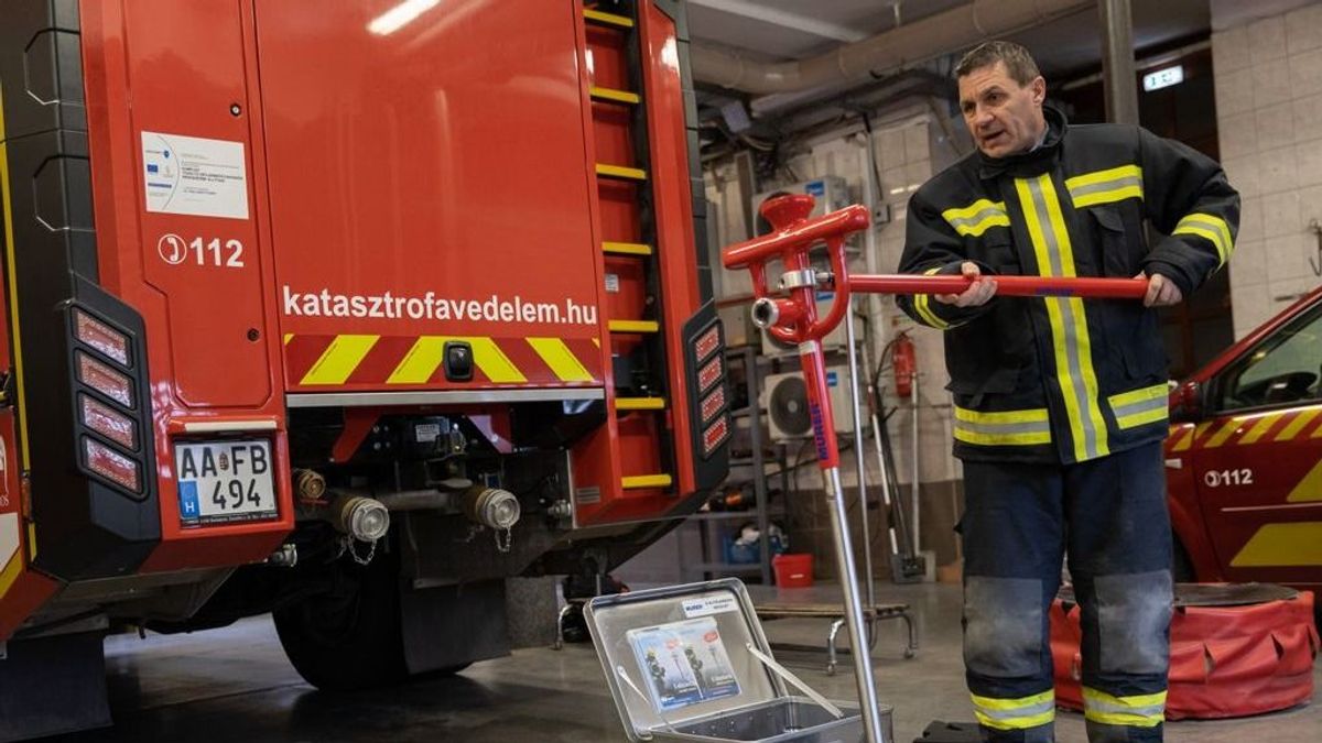 Megmutatták a tűzoltók, hogy működik csodafegyverük az oltólándzsa