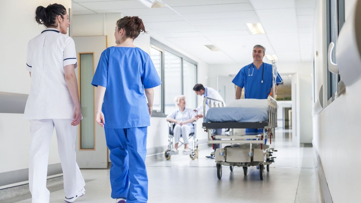 Tovább nő az egészségügyi szakdolgozók alapbére