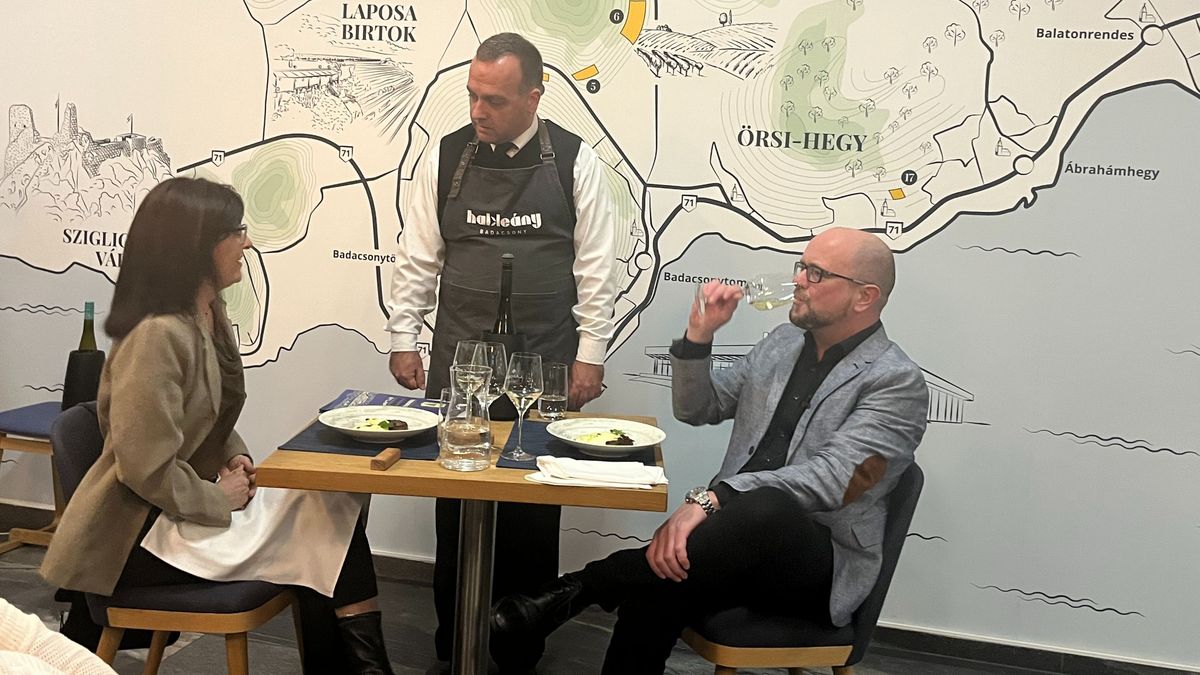 Beköltözött a színház az étterembe