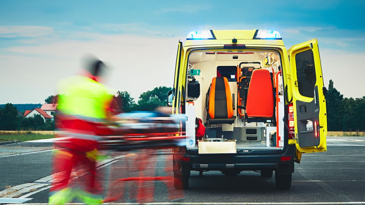 Mentőautó gázolt halálra egy motorost