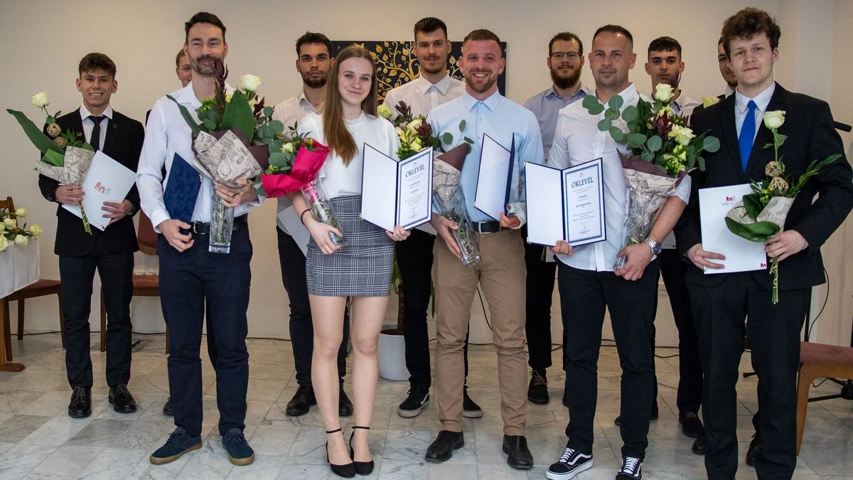Az év legjobb várpalotai sportolóit köszöntötték