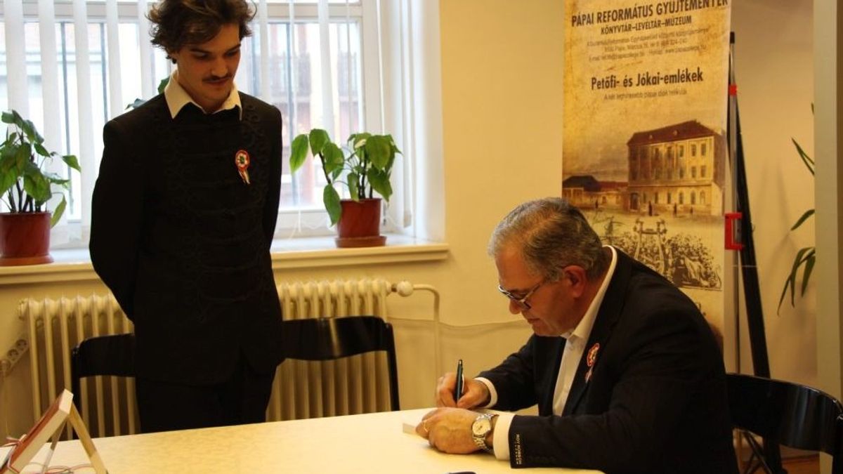 Könyvbemutató Pápán: A mi Petőfink