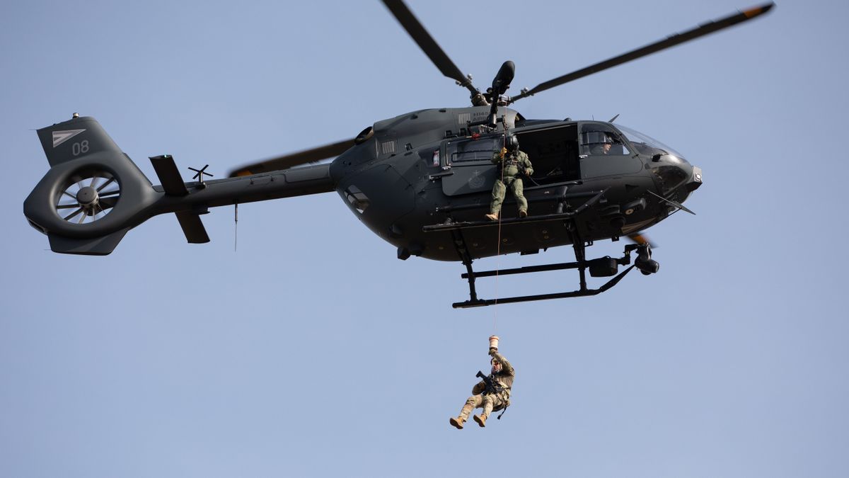 Helikopterrel érkezett a főszereplő a S.E.R.E.G. sajtónapjára (videó, képgaléria)