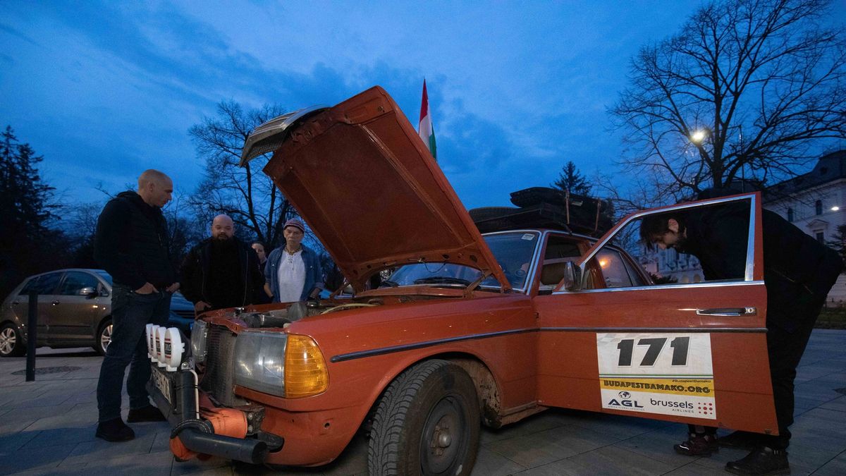 Fantasztikus élmények veterán Mercivel a sivatagon át