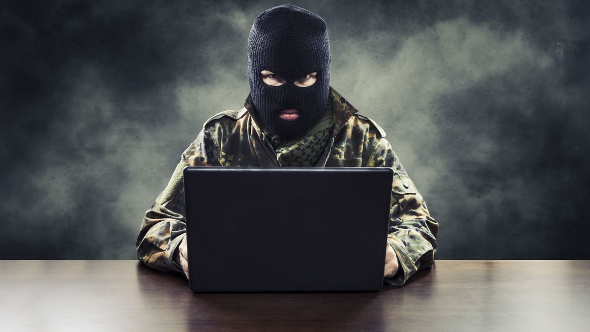 Terrorfenyegetést és lefejezős videókat kaptak párizsi középiskolák