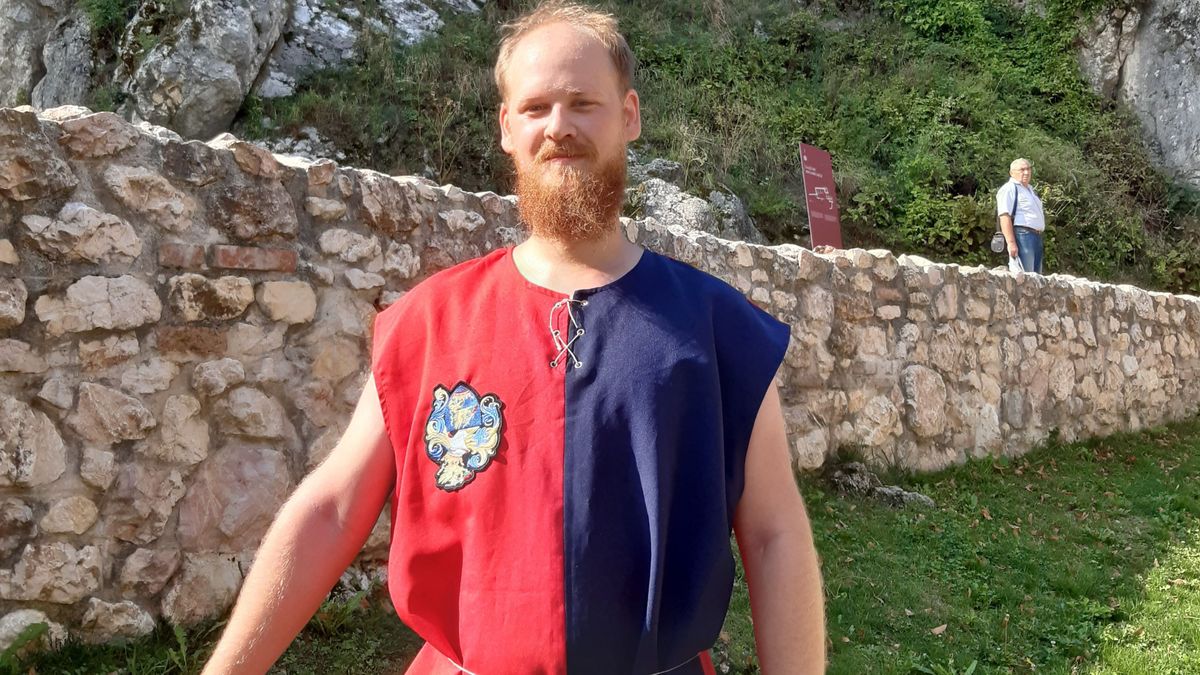 Szemétszedés a cseszneki várkapitány vezetésével – Hulladékmentes kilátás az Öreg-Bakonyra (képgaléria)
